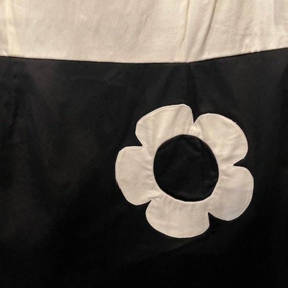 Smak Parlour Black & White Flower Model Maven Flare Dress - NWT - Picture 10 of 14